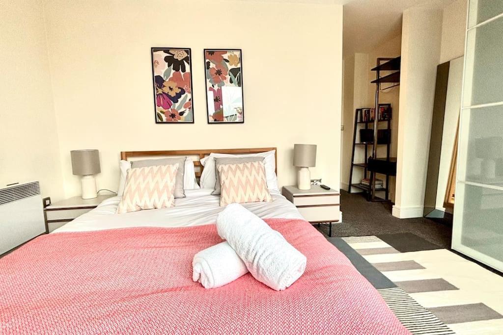 Stunning 2 Bed Ensuite Apartment *